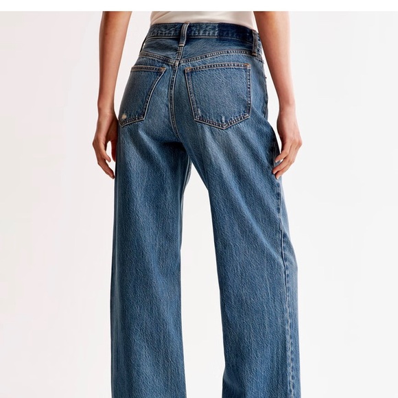 A&F High Rise Loose Jean curve love in size 24 short - Picture 3 of 9